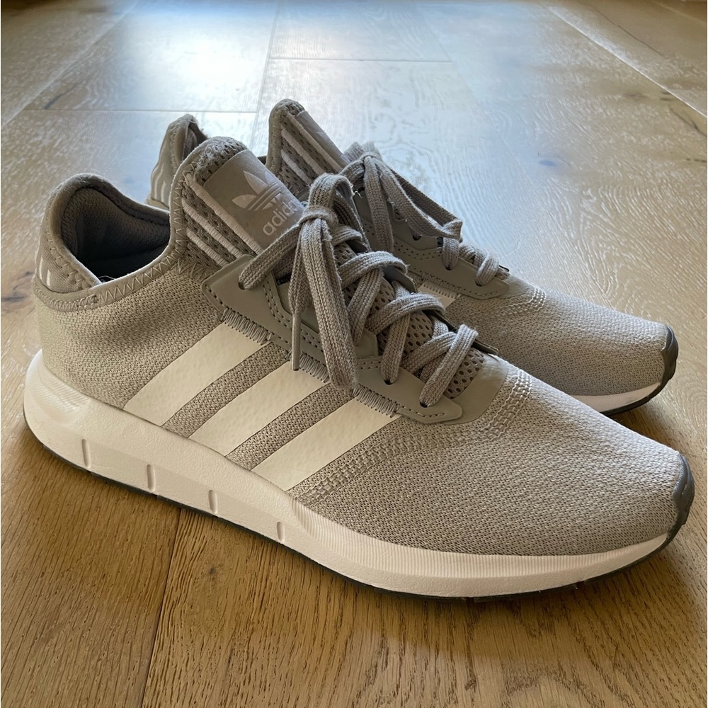 Like new women’s Adidas Swift Run X Sneaker Size 10